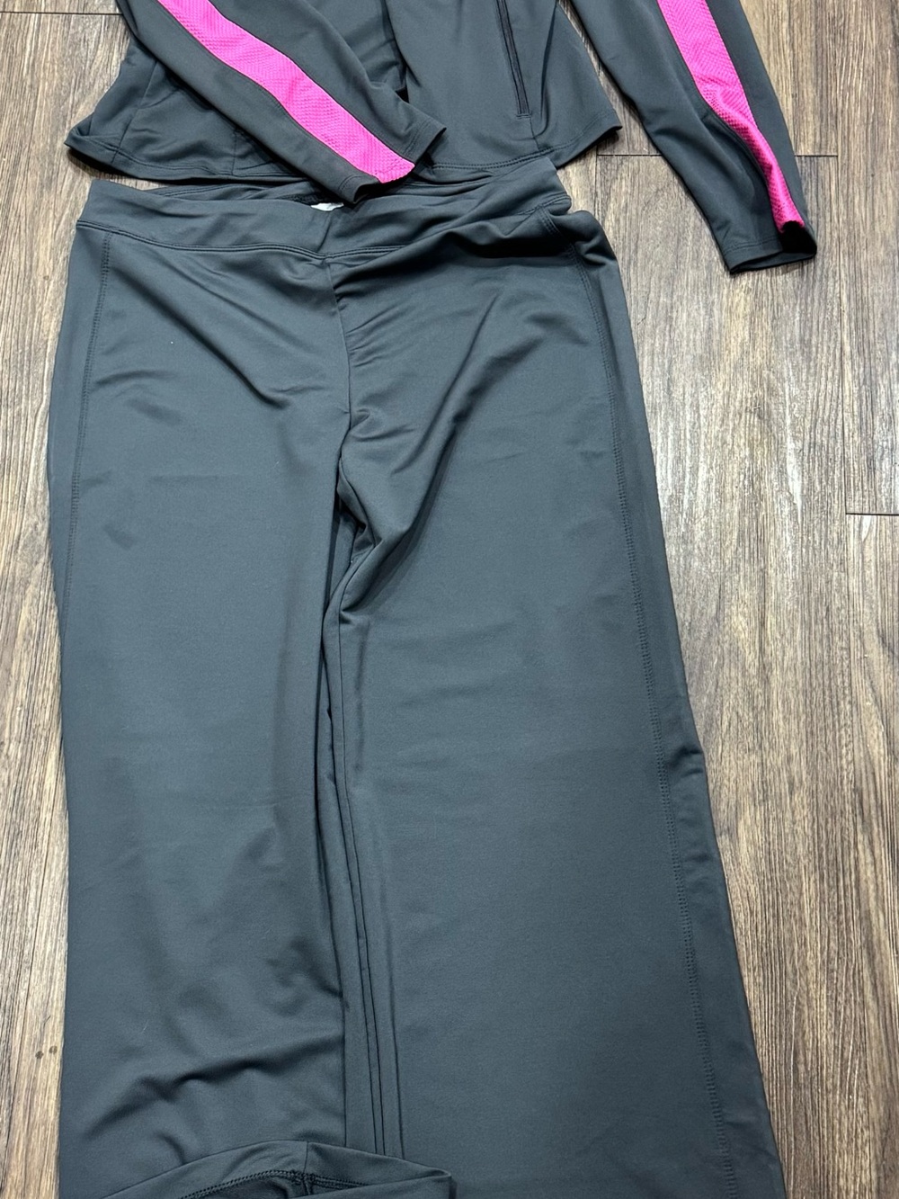 Women’s dark gray women's athletic tracksuit with bright pink side stripes(CL-5)